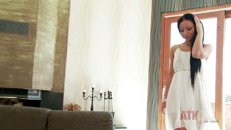 ATKIngdom: Bailey ryder lagi asik muasin memeknya yang dicukur