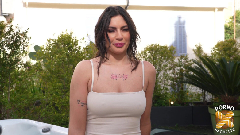 Porno Baguette: Laury с ее большими сиськами хочет поделить хуй со своим другом