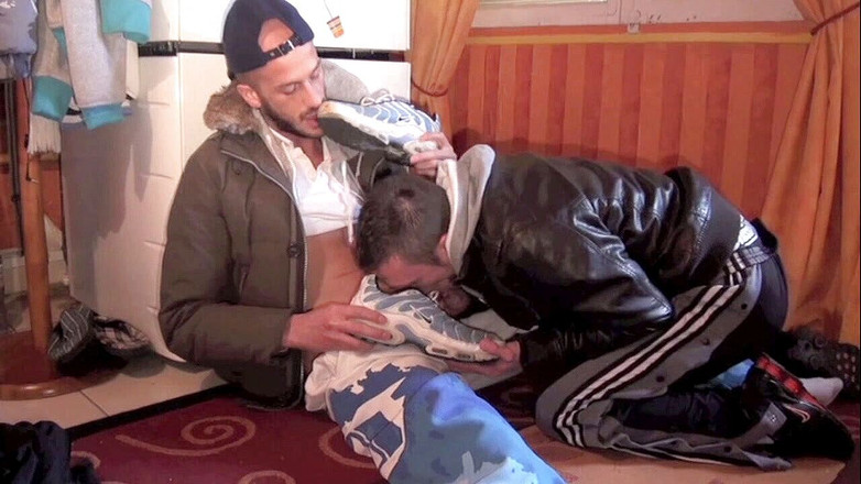 Sneaker Sex Kinky: Picwik और स्नीकर लड़के के साथ शौकिया सेक्स टेप