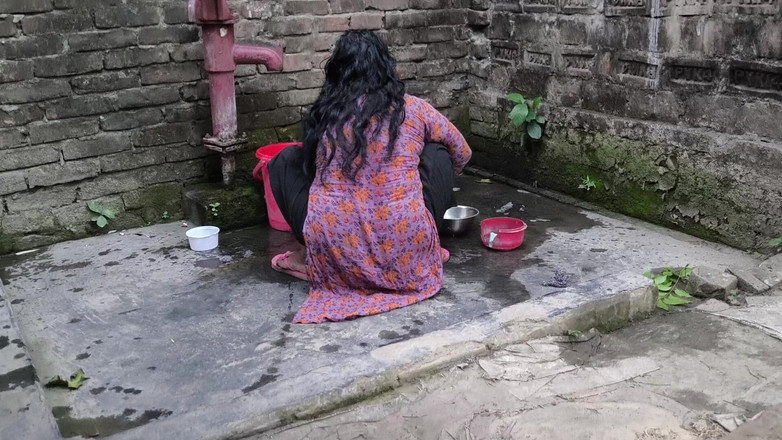 SAFI-SEXY: O văd pe mătușă făcând o baie goală în toaletă, am îmbrățișat-o și...