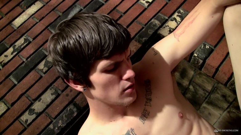 Boys Smoking: Lex Smokin u krbu