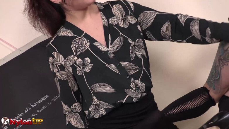FootFetish Girls With Sex Toys and Nylons: Lauretta & Lily, foot fetish in the classroom