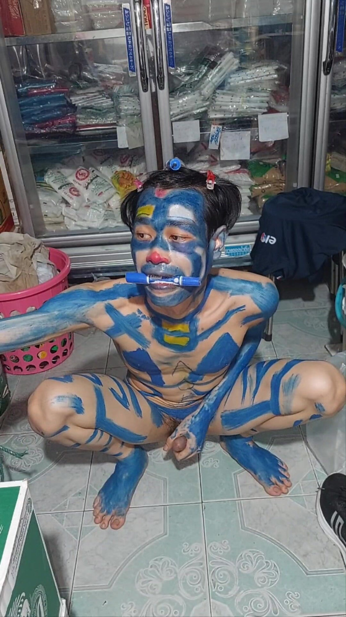 Clown likes to play with colors: Clovn, partea Clovn pui1