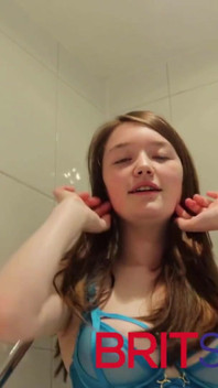 Real British 18-year-old pissing in the shower