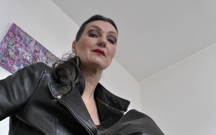 Lady Victoria Valente: Over-the-knie-spanking, pOV, lady victoria Valente