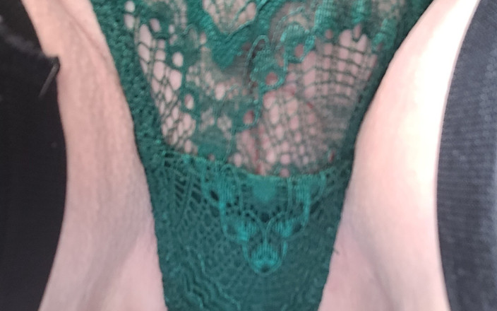 Demelza: 헛간에서 내 보지를 홀로 가지고 놀기 - 시오후키할 때까지 쓰다듬기