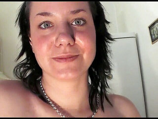 All Those Girlfriends: Süße brünette Consuela liebt es, ihren sexy körper zu zeigen