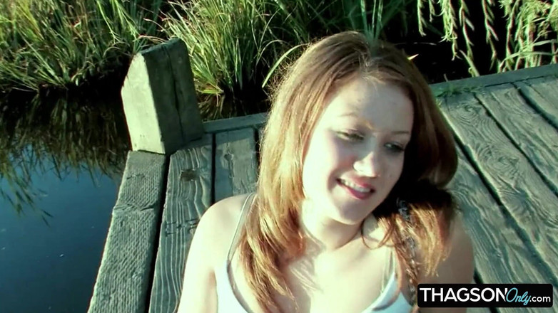 THAGSON ONLY: Mladá blonďatá kráska potěší sebe a svého partnera