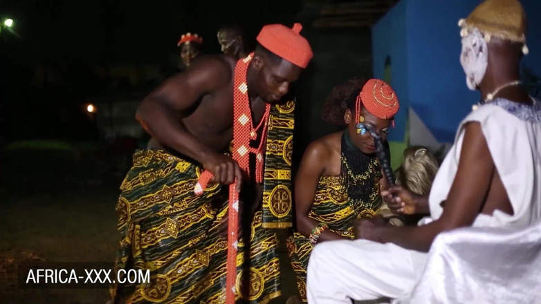 Africa-XXX: Two amateur ebony beauties satisfy their friend