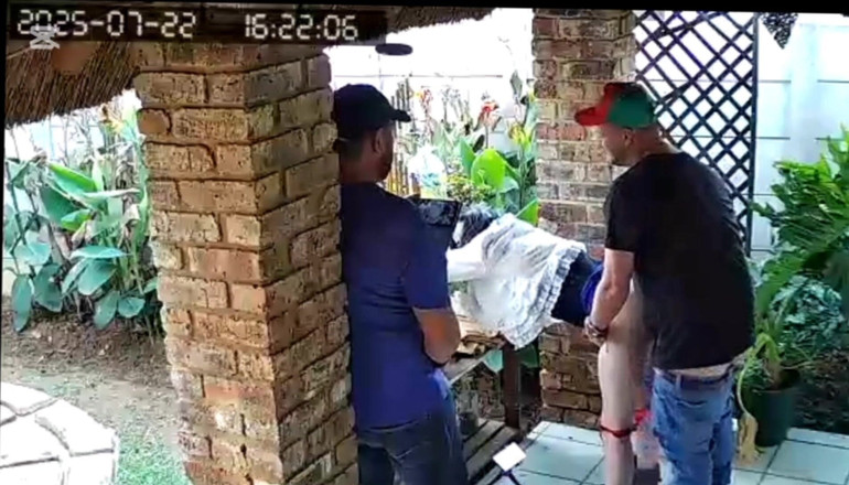 Bigjoefuckalott: Șeful încornorat a vrut să-i fut soția curvă, se masturbează