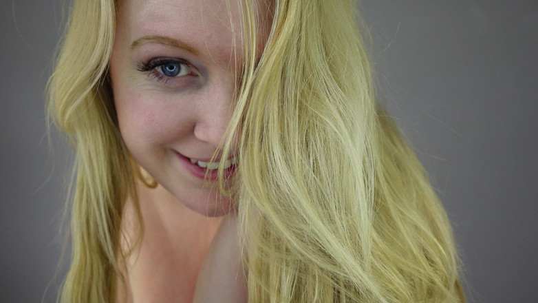 Julie_Bliss: विशालकाय सुन्दर अधोवस्त्र मेरे सुडौल शरीर को मुफ्त दिखाने की कोशिश करें