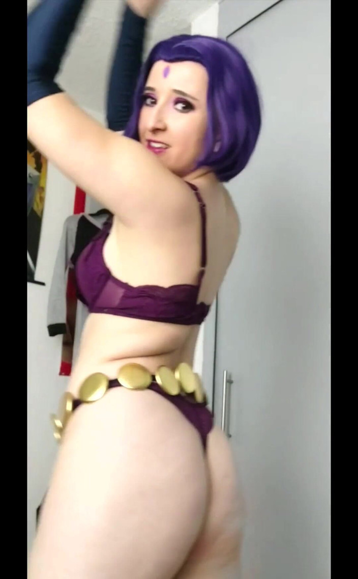 Candy Camille: Cosplay baru saya untuk bulan ini adalah raven!