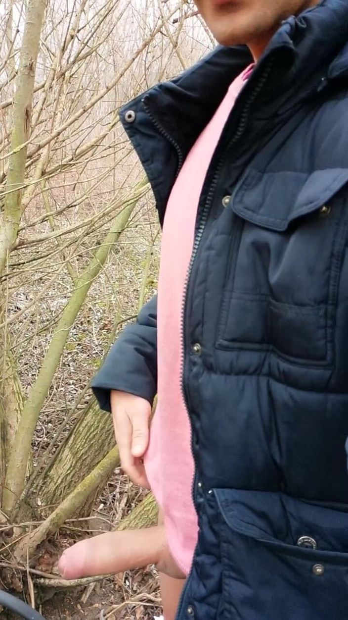 Idmir Sugary: Cewek kembar ini muncrat di kursi yang dipakai untuk ngentot...