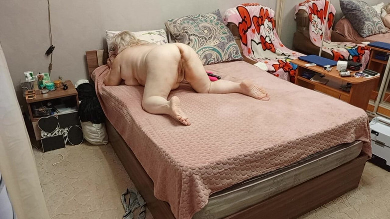 Zona901: Jiran dengan pantat bulat besar dan pepek berbulu dapat orgasme...