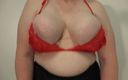 Milf Big Tits: Grandes tetas saltando de los sujetadores. Milf con curvas saltando...