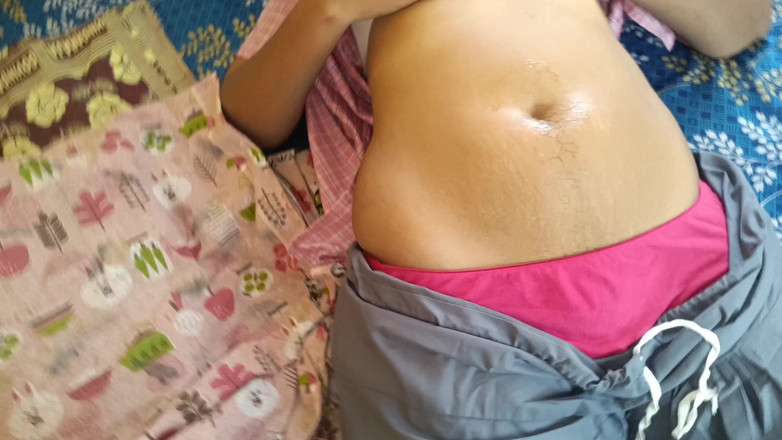 Ilakkiya: ホットな女子大生