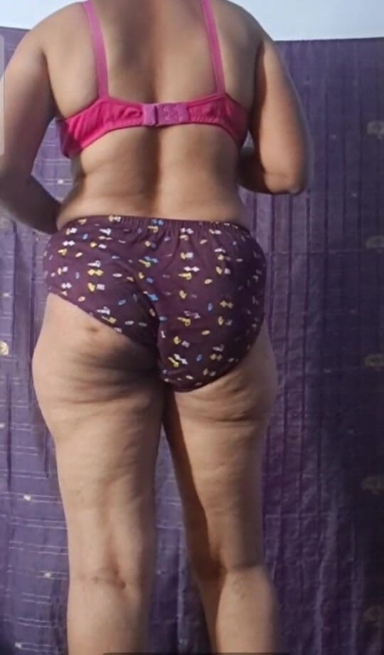 Jayaselvi: Pertunjukan bugil tante India