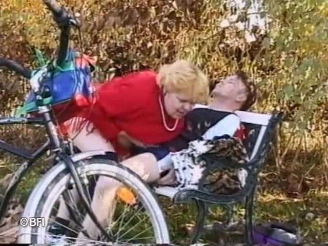 Nasty matures and dirty grannies club: Con cu già béo trẻ