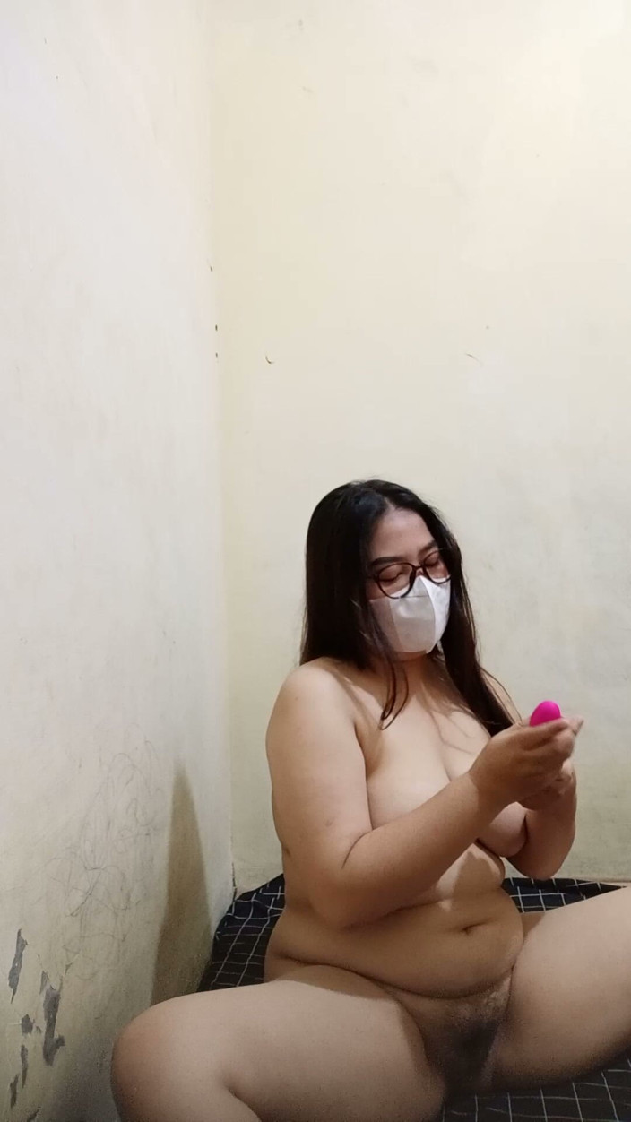 Mispurple: Girl Playing with Dildo Until Vibrating Literacy