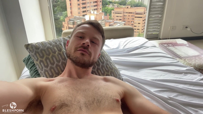 bleshporn: Julian blesh mostra il suo grosso cazzo
