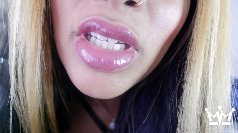 Mya Mula Goddess: Lábios pirralhas exigem que você envie