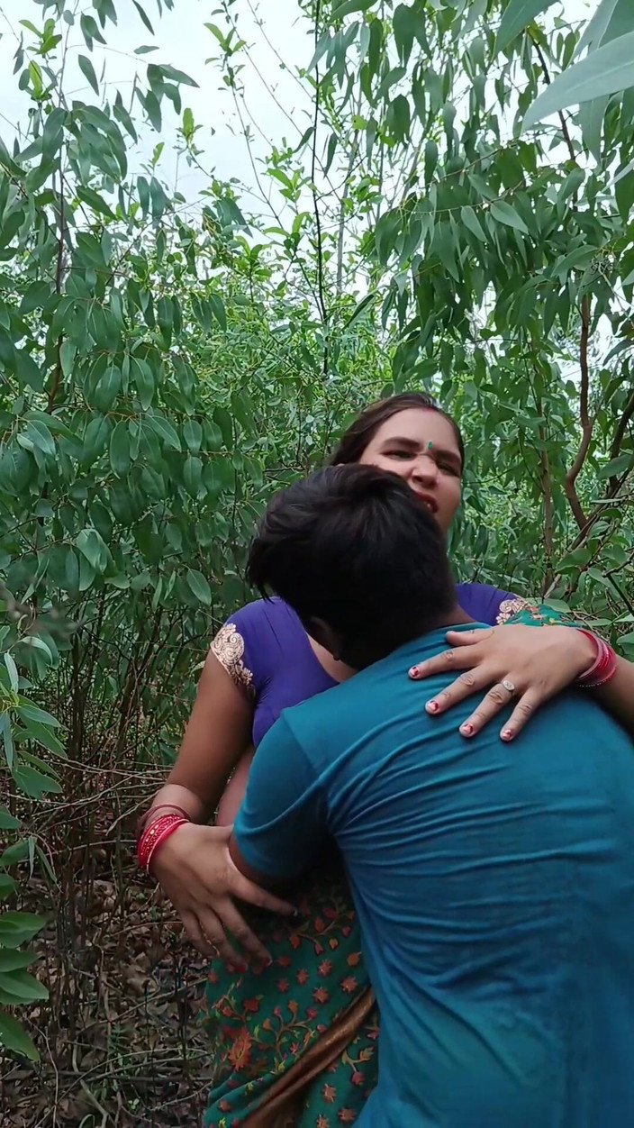 Renudbf: Bhabhi seksi U. Membawa saya ke Taman Bibir Dan Mengongkek...