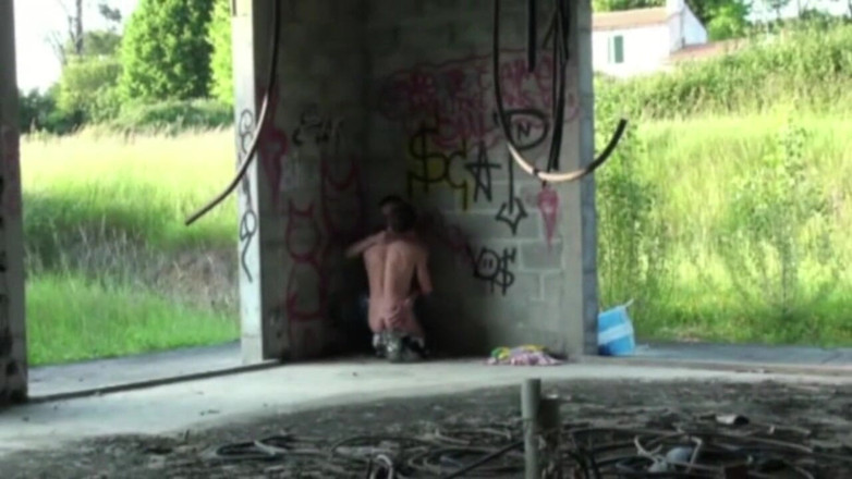 AMATOR PORN MADE IN FRANCE: Prosto ssane przez geja w miejscu exhin