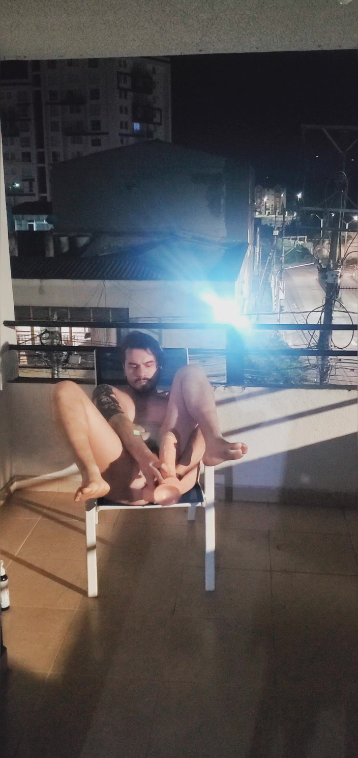 SlutClosetedfag: Dildo auf dem balkon reiten