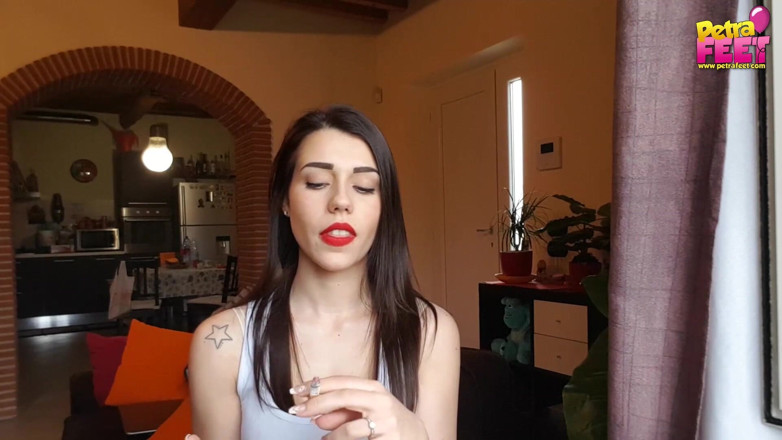 Smokin Fetish: Alluring Italian babe Petra loves cigars