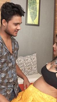Indian I Seduce an Inexperienced Guy and Convince Him to Come to My House to Fail Me
