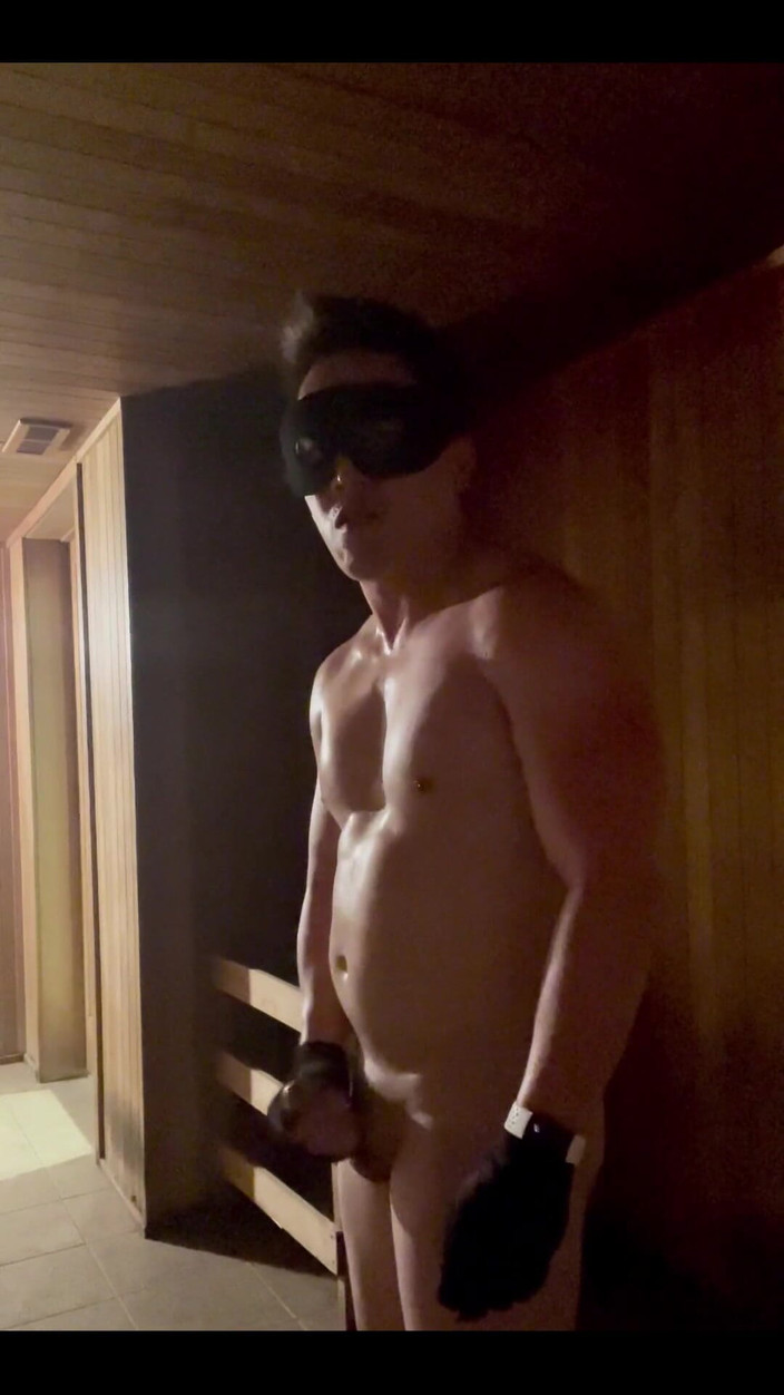 barenakedboy: Это было время для некоторых гибких и дрочи экшн