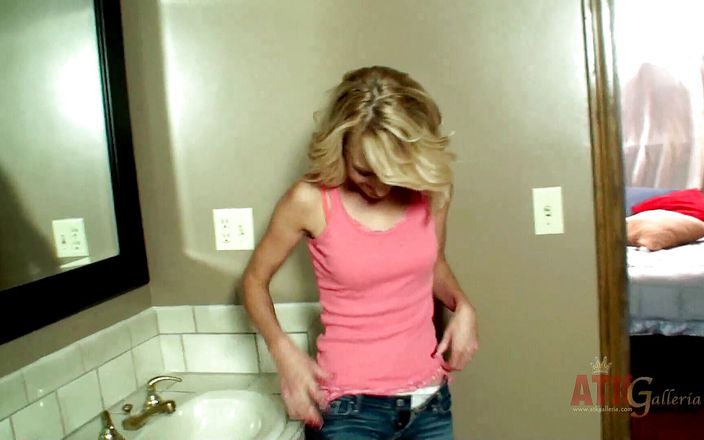 ATKIngdom: Sitting and pissing on the sink