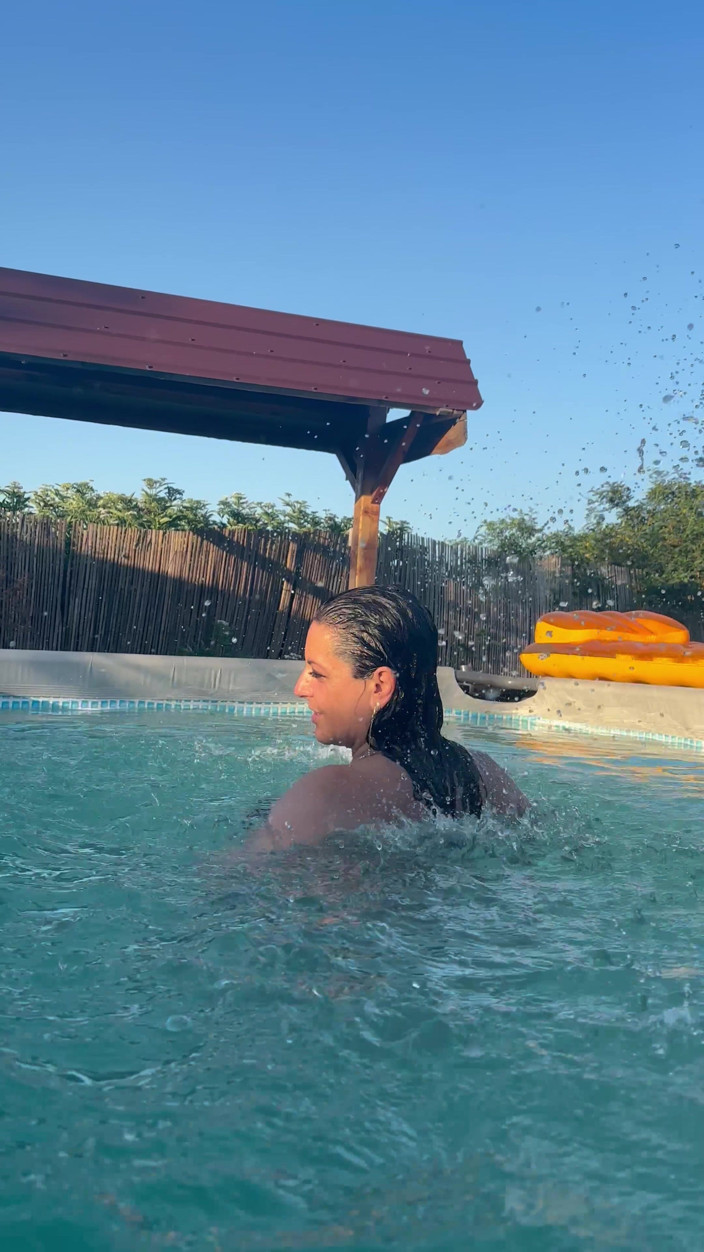 MilfyCalla: Sexy Pool Tease in a Tiny Bikini