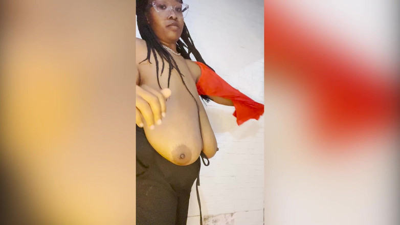 Angel Big B: Potrząsanie Piersiami Tak, Jak Lubisz