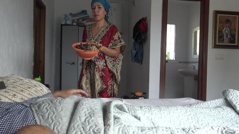 Souzan Halabi: Married Kurdish Cleaning Maid Lets Tourist Cum in Her Mouth
