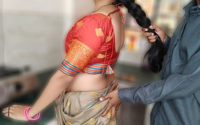 FireeCouple: Vesnická Bhabhi poprvé sex s Devarem v kuchyni, Desi Holka...