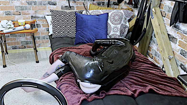 Slave Gigi: Rewarded with Master's Cum