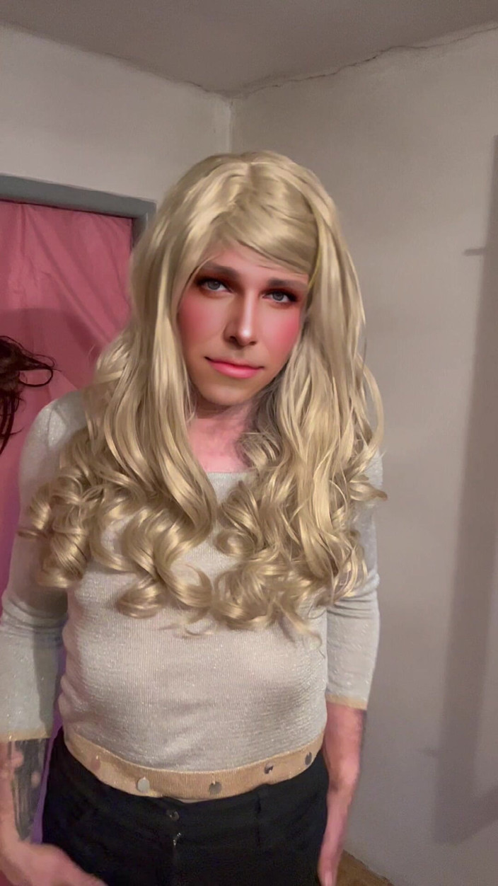 Laura Luiscz: बहिन क्रॉसड्रेसर कैट वॉक प्रशिक्षण