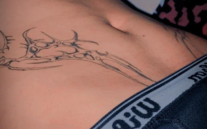 Texttosd: Das Pochen auf dem pochenden Penis lässt sie völlig erschöpft...