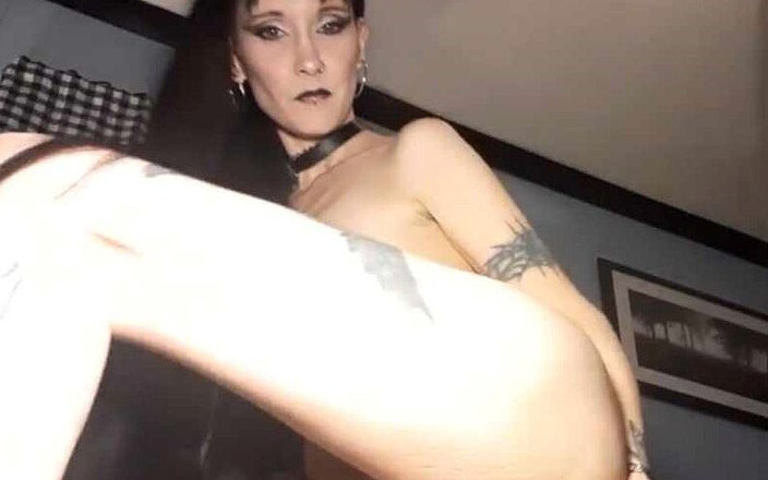 PandoraSG: Tratamentos de pés suados e tarefa de tratar escravo