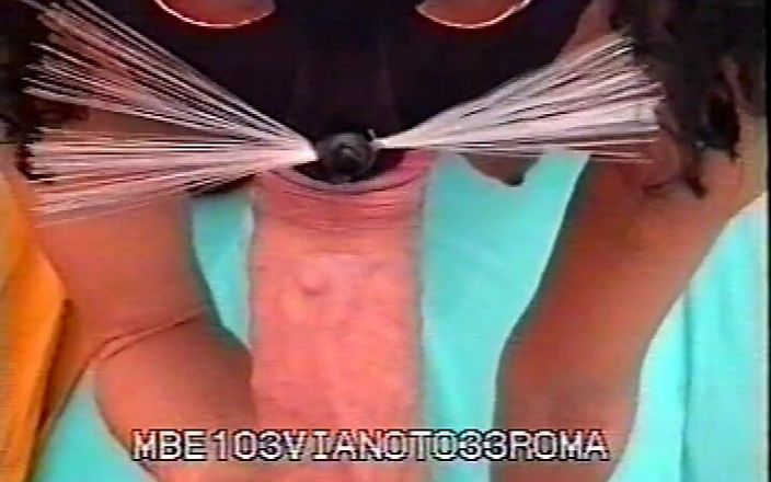 Vintage Italian amateur vhs 90 s: Porno des années 90 avec une salope italienne - vidéo exclusive n° 2