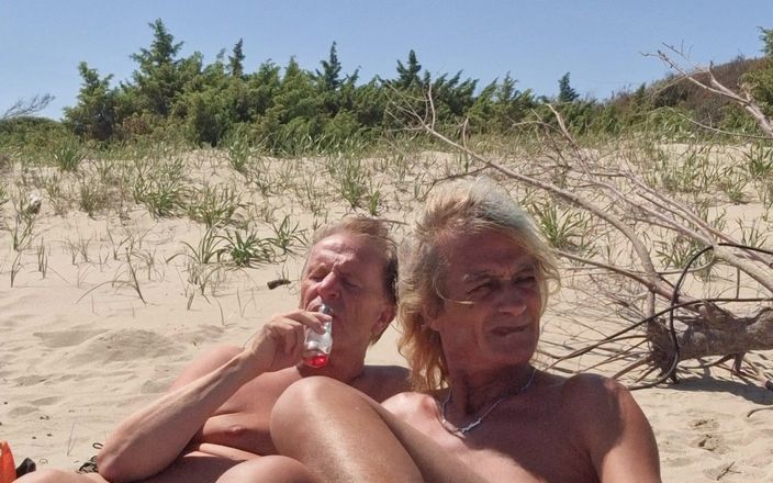 Gigi and David: Çıplaklar plajı stripchat seks gösterisi gigindave transeksüel kız arkadaş halka...