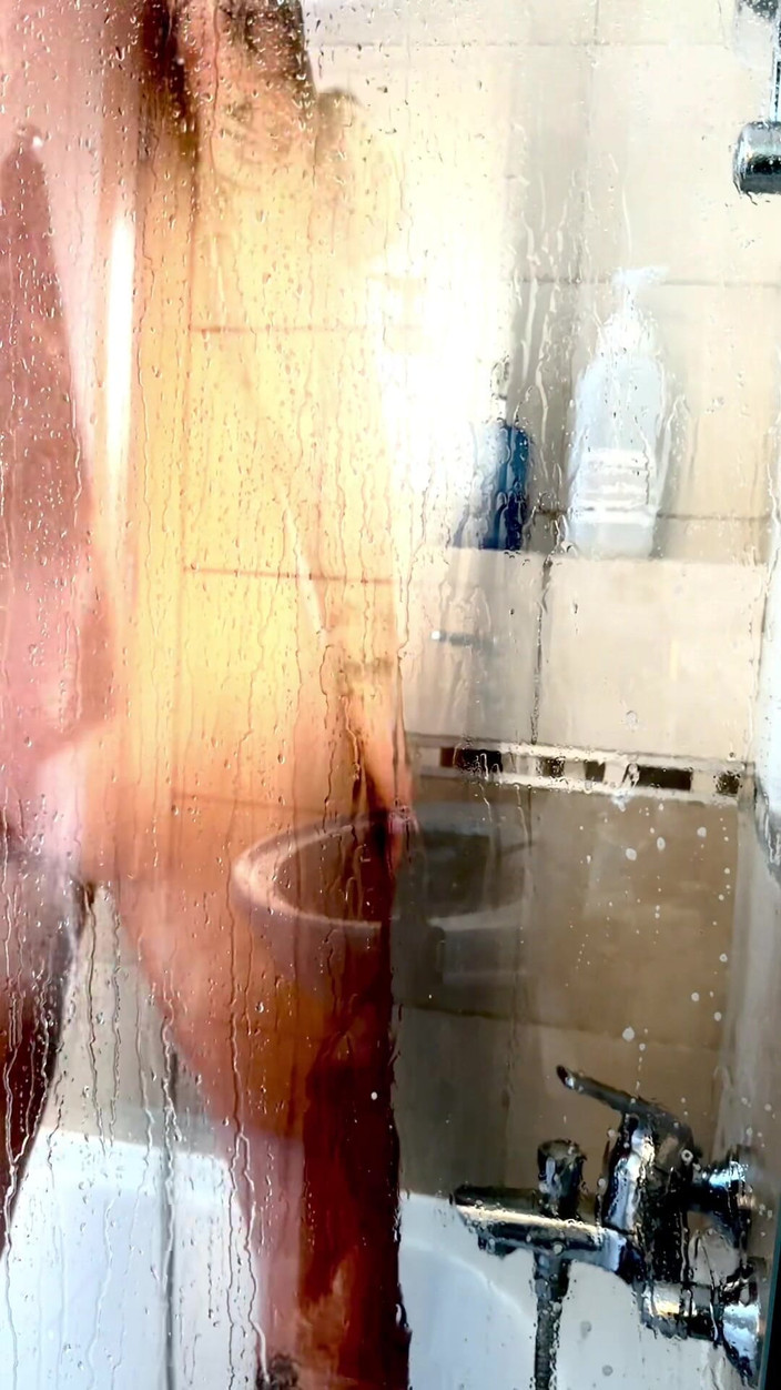 Bzik23: Hora do chuveiro no quarto qual janela e masturbação