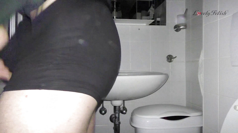 Lovely Male Fetish: Arons第一次撒尿视频