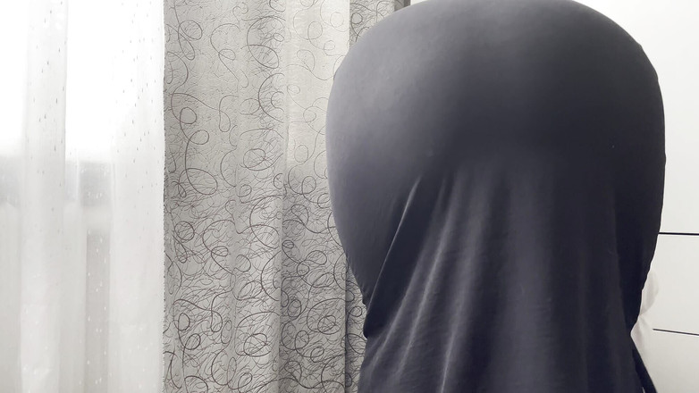 Lux Eva: Moje sexy marocká nevlastní sestra masturbuje velký zadek