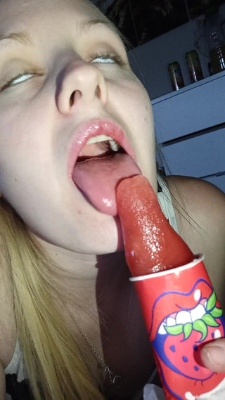 Miley Grey: Menjilat popsicle