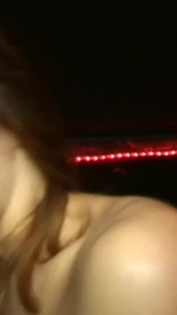 다른 어떤 것과도 같이 젖고 더러운 섹스 파티를 던지는 야생 독일 밀프