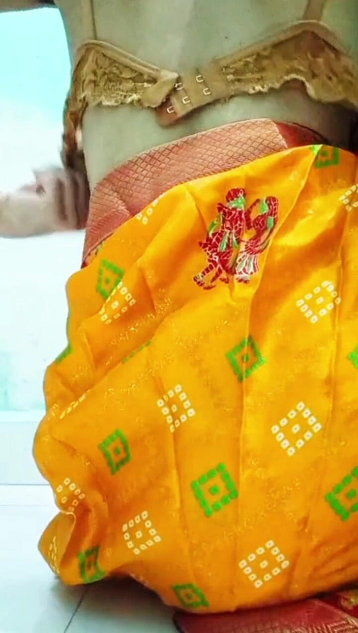 Silver_Worm: Fata indiană joacă rolul de predare fierbinte și erotică