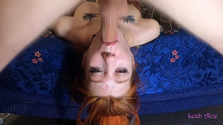 Leah Aloe: 在喉咙红发荡妇中性交