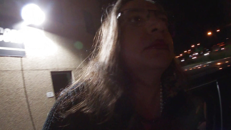 JonasBen: 밤에 주차장에서 놀고 있는 솔로 CD